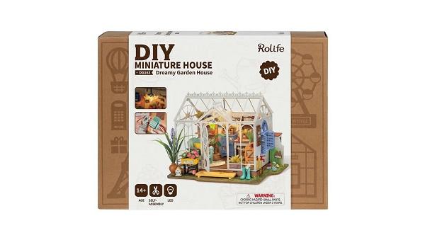 DIY Dreamy Garden House